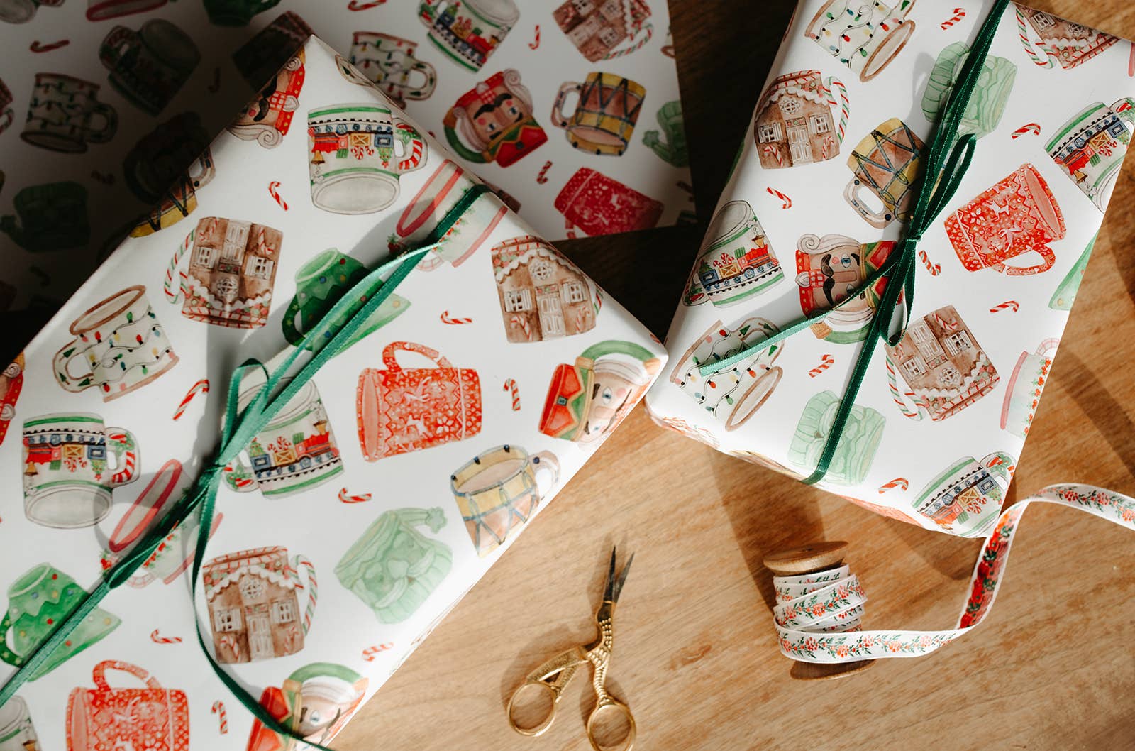 Gift Wrap Roll - Holiday Christmas Mugs