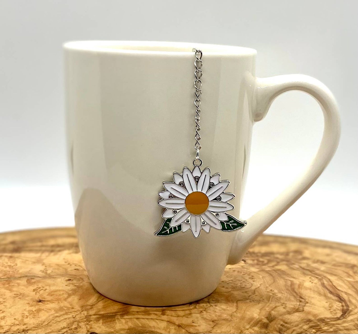 Tea Infuser Ball with Daisy Charm