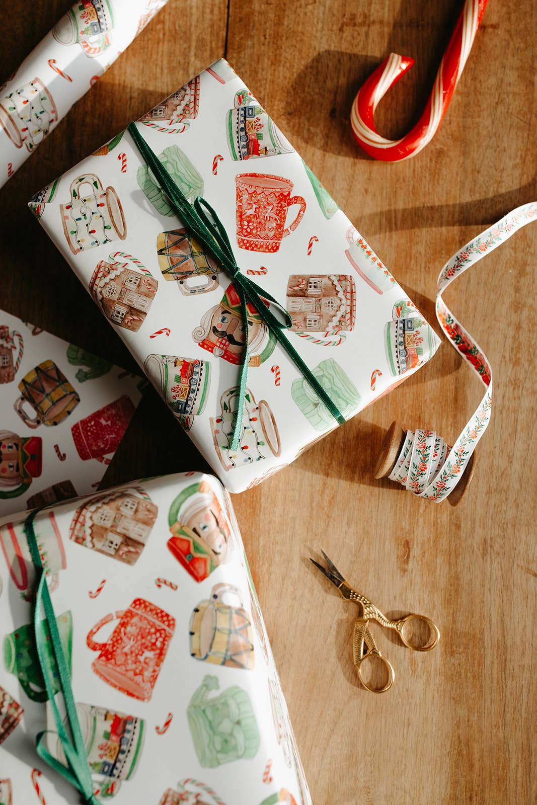 Gift Wrap Roll - Holiday Christmas Mugs