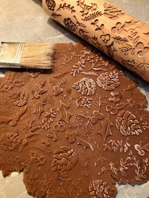 Christmas Pinecones &amp; Mistletoe Rolling Pin